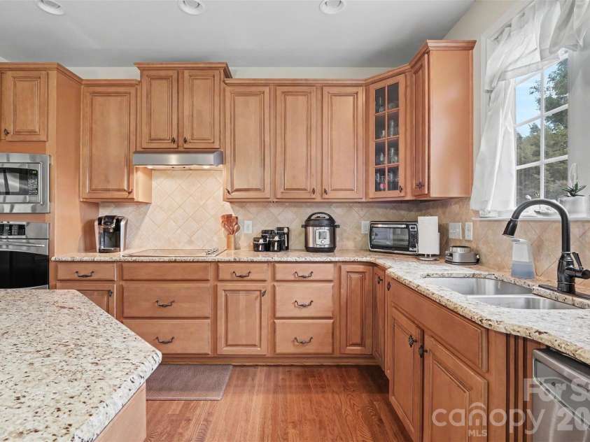 1008 Hawker Road, Matthews, NC 28104.  MLS# CAR4396148, YatesRealty ID 33745. 