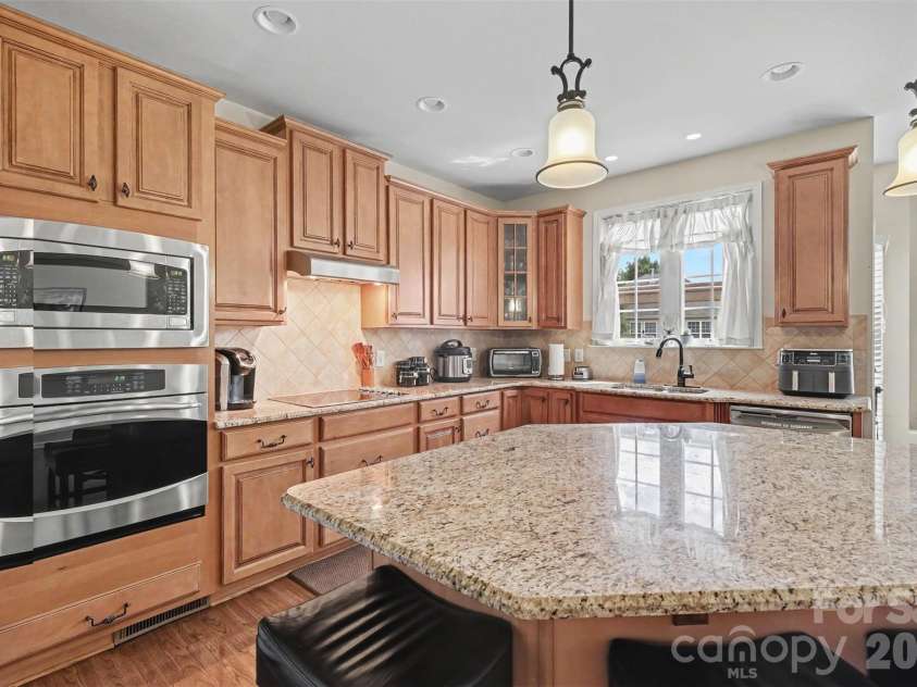 1008 Hawker Road, Matthews, NC 28104.  MLS# CAR4396148, YatesRealty ID 33745. 