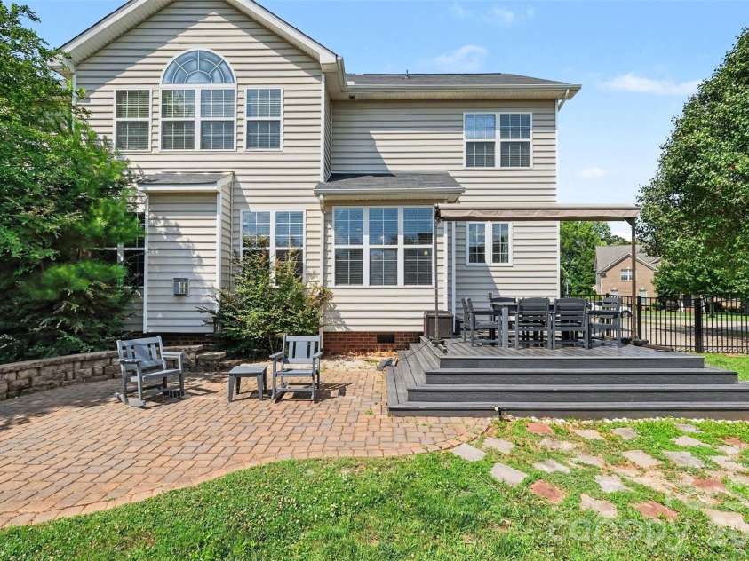 1008 Hawker Road, Matthews, NC 28104.  MLS# CAR4396148, YatesRealty ID 33745. 