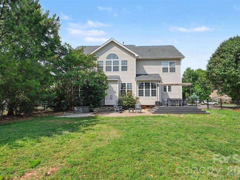 1008 Hawker Road, Matthews, NC 28104.  MLS# CAR4396148, YatesRealty ID 33745. 