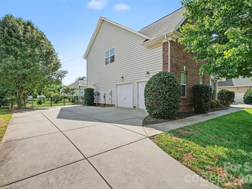 1008 Hawker Road, Matthews, NC 28104.  MLS# CAR4396148, YatesRealty ID 33745. 