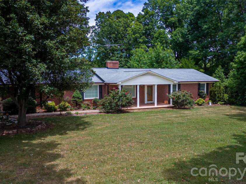 6000 George Hildebran School Road, Hickory, NC 28602.  MLS# CAR4397941, YatesRealty ID 33746. 