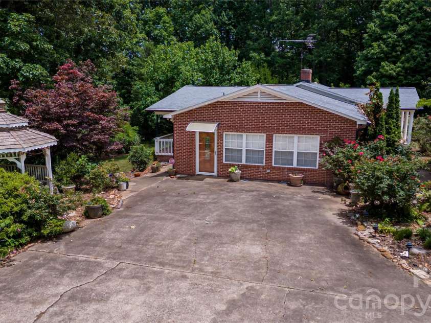 6000 George Hildebran School Road, Hickory, NC 28602.  MLS# CAR4397941, YatesRealty ID 33746. 