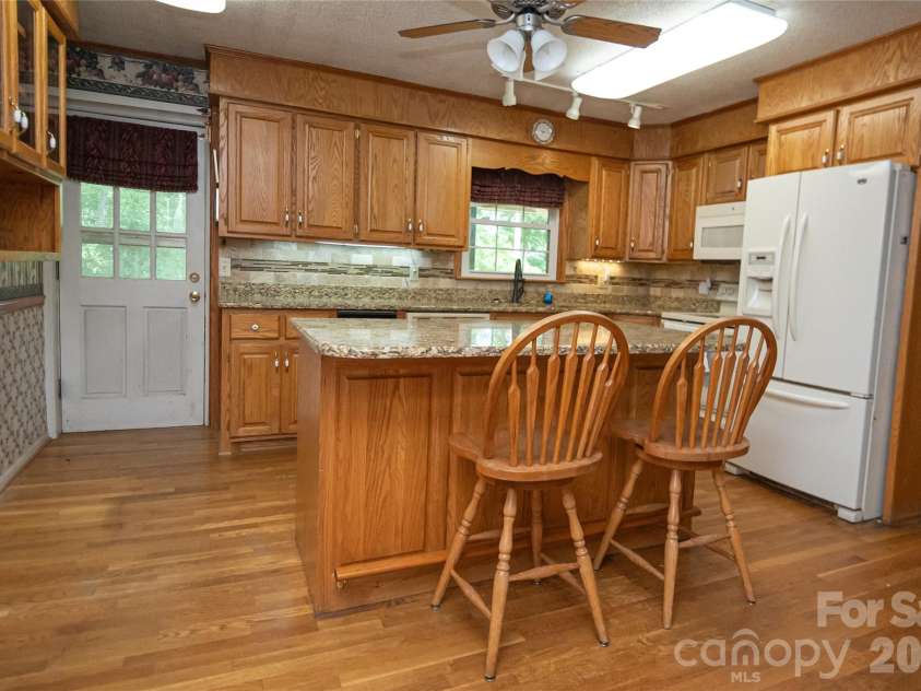 6000 George Hildebran School Road, Hickory, NC 28602.  MLS# CAR4397941, YatesRealty ID 33746. 