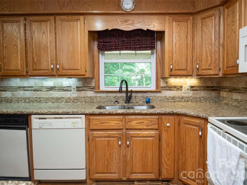 6000 George Hildebran School Road, Hickory, NC 28602.  MLS# CAR4397941, YatesRealty ID 33746. 