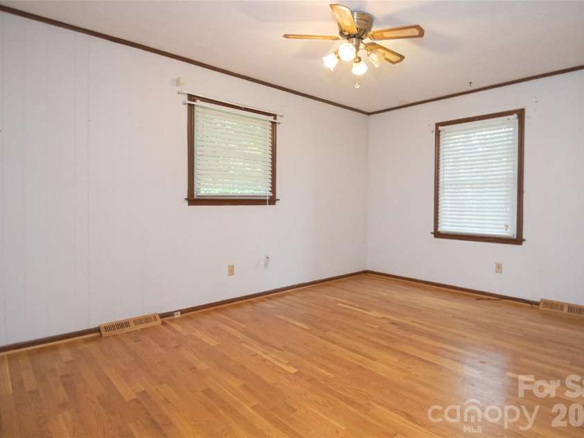 6000 George Hildebran School Road, Hickory, NC 28602.  MLS# CAR4397941, YatesRealty ID 33746. 