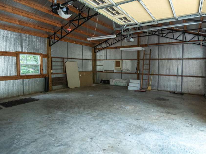 6000 George Hildebran School Road, Hickory, NC 28602.  MLS# CAR4397941, YatesRealty ID 33746. 