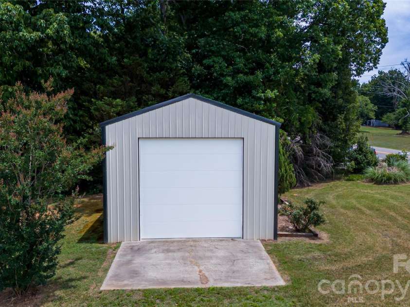 6000 George Hildebran School Road, Hickory, NC 28602.  MLS# CAR4397941, YatesRealty ID 33746. 