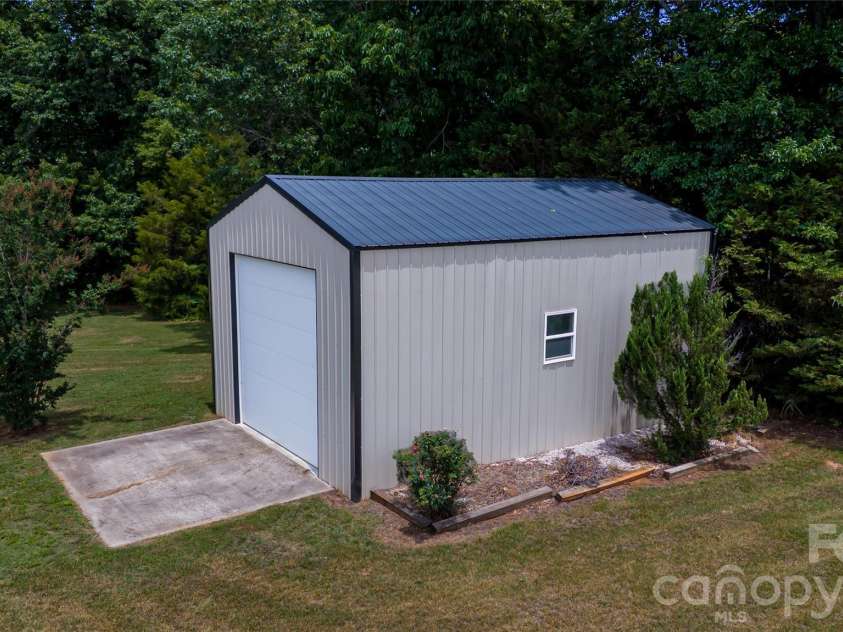 6000 George Hildebran School Road, Hickory, NC 28602.  MLS# CAR4397941, YatesRealty ID 33746. 