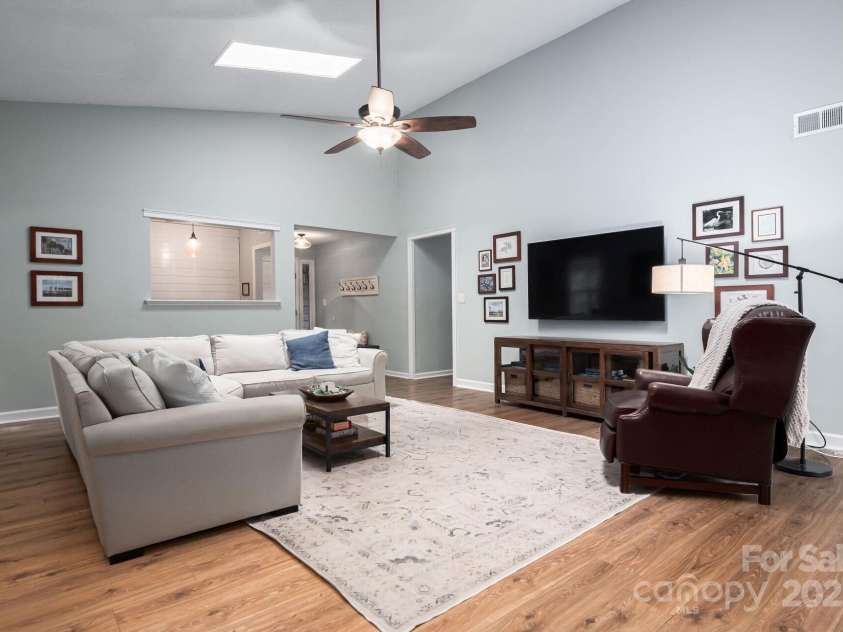 7024 Stillmeadow Drive, Charlotte, NC 28277.  MLS# CAR4288710, YatesRealty ID 33747. 