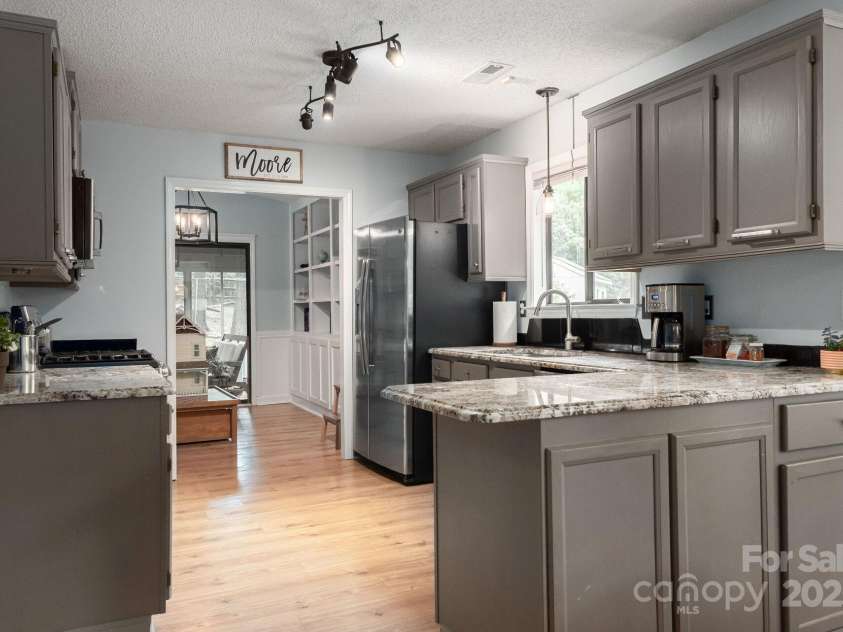 7024 Stillmeadow Drive, Charlotte, NC 28277.  MLS# CAR4288710, YatesRealty ID 33747. 