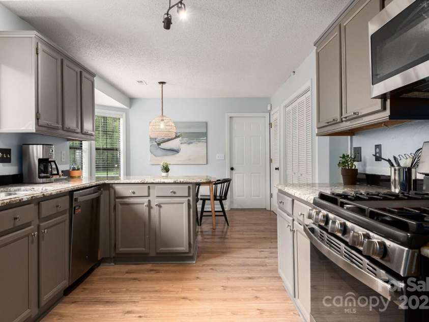 7024 Stillmeadow Drive, Charlotte, NC 28277.  MLS# CAR4288710, YatesRealty ID 33747. 