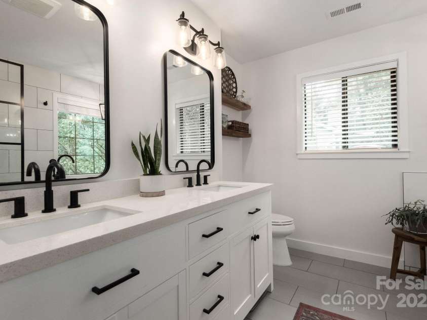 7024 Stillmeadow Drive, Charlotte, NC 28277.  MLS# CAR4288710, YatesRealty ID 33747. 