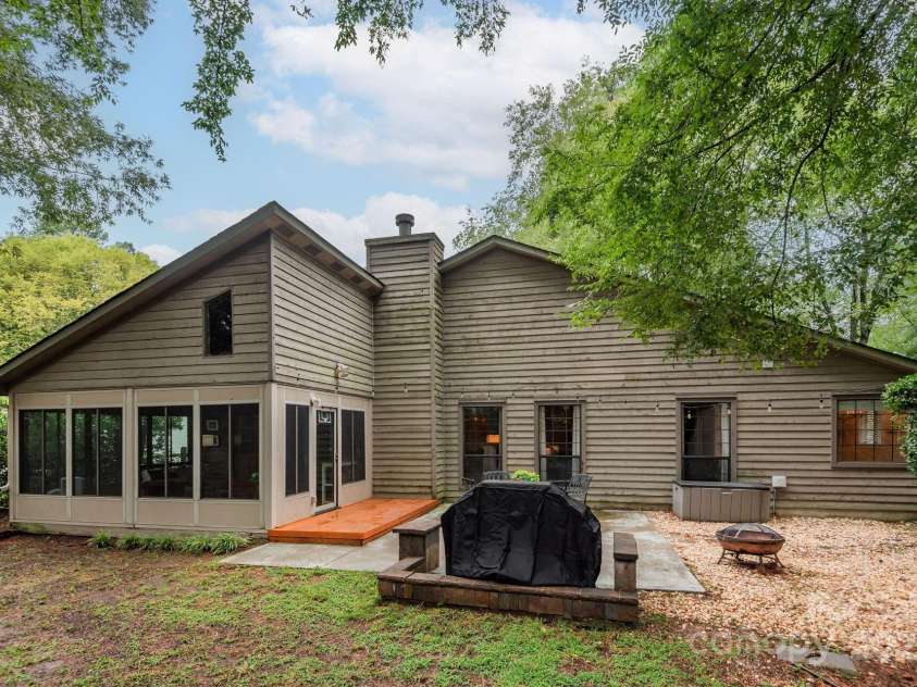 7024 Stillmeadow Drive, Charlotte, NC 28277.  MLS# CAR4288710, YatesRealty ID 33747. 