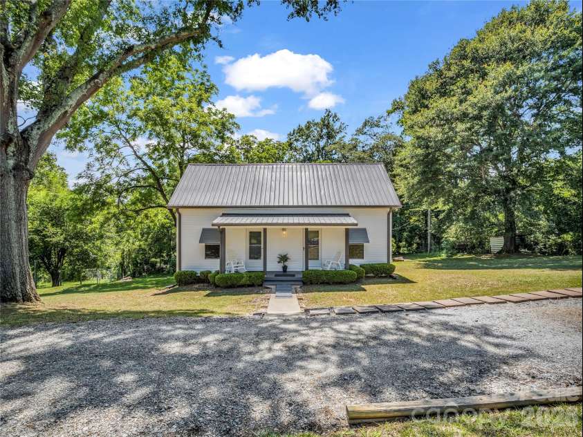 193 Middle Street, Ellenboro, NC 28040.  MLS# CAR4394171, YatesRealty ID 33748. 
