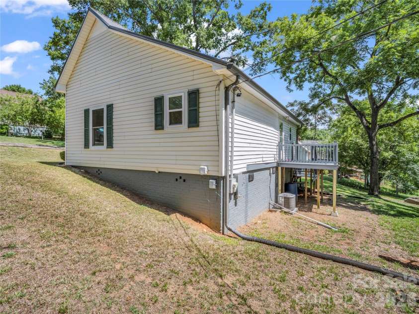193 Middle Street, Ellenboro, NC 28040.  MLS# CAR4394171, YatesRealty ID 33748. 