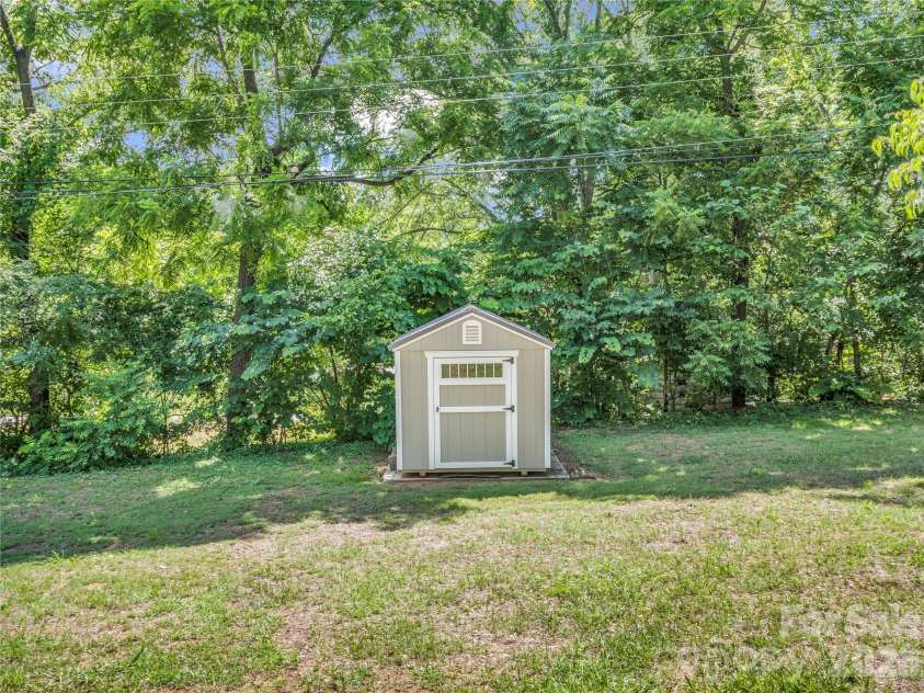 193 Middle Street, Ellenboro, NC 28040.  MLS# CAR4394171, YatesRealty ID 33748. 