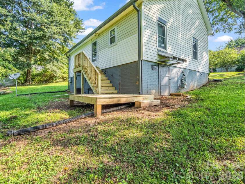 193 Middle Street, Ellenboro, NC 28040.  MLS# CAR4394171, YatesRealty ID 33748. 