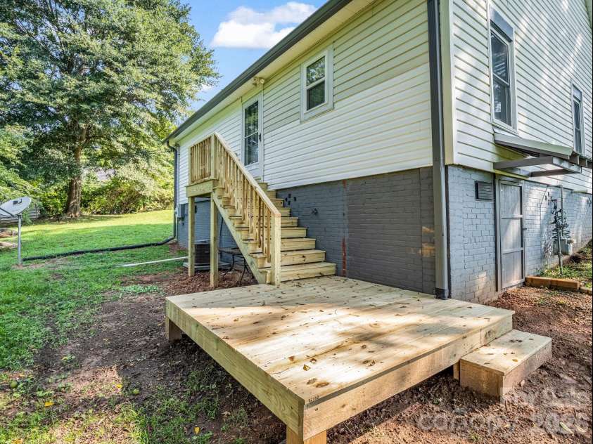 193 Middle Street, Ellenboro, NC 28040.  MLS# CAR4394171, YatesRealty ID 33748. 