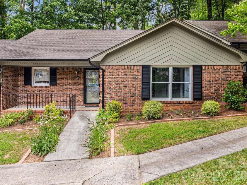 120 Ashebrook Drive, Fort Mill, SC 29715.  MLS# CAR4395612, YatesRealty ID 33749. 