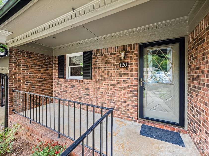 120 Ashebrook Drive, Fort Mill, SC 29715.  MLS# CAR4395612, YatesRealty ID 33749. 