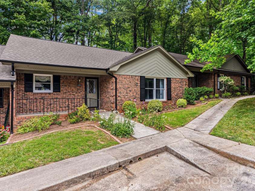 120 Ashebrook Drive, Fort Mill, SC 29715.  MLS# CAR4395612, YatesRealty ID 33749. 