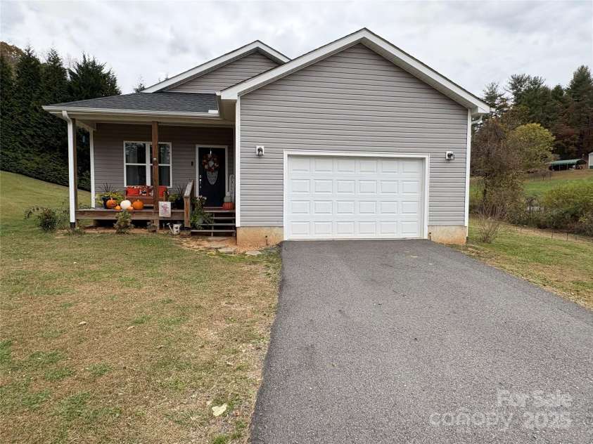 10 Scarlett Ridge Drive, Marshall, NC 28753.  MLS# CAR4317655, YatesRealty ID 3375. 