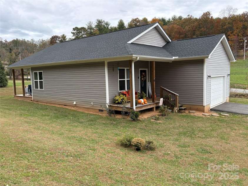 10 Scarlett Ridge Drive, Marshall, NC 28753.  MLS# CAR4317655, YatesRealty ID 3375. 