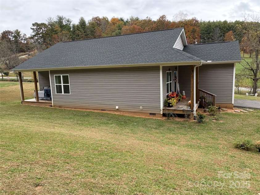 10 Scarlett Ridge Drive, Marshall, NC 28753.  MLS# CAR4317655, YatesRealty ID 3375. 