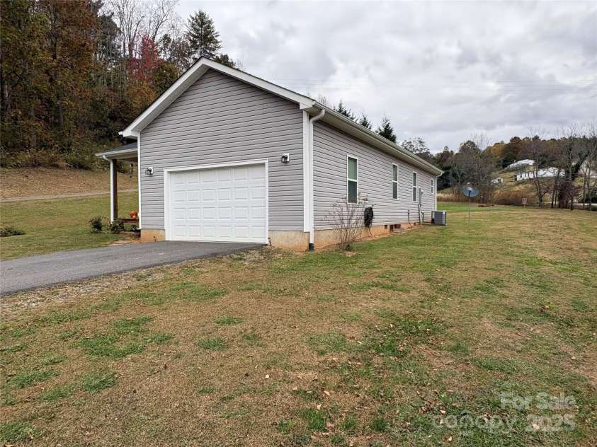 10 Scarlett Ridge Drive, Marshall, NC 28753.  MLS# CAR4317655, YatesRealty ID 3375. 