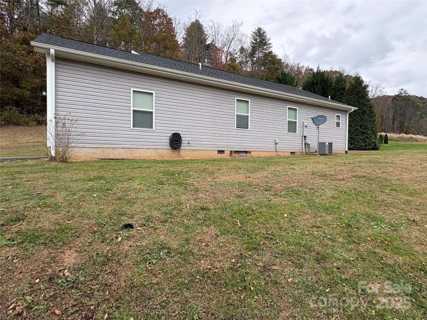 10 Scarlett Ridge Drive, Marshall, NC 28753.  MLS# CAR4317655, YatesRealty ID 3375. 