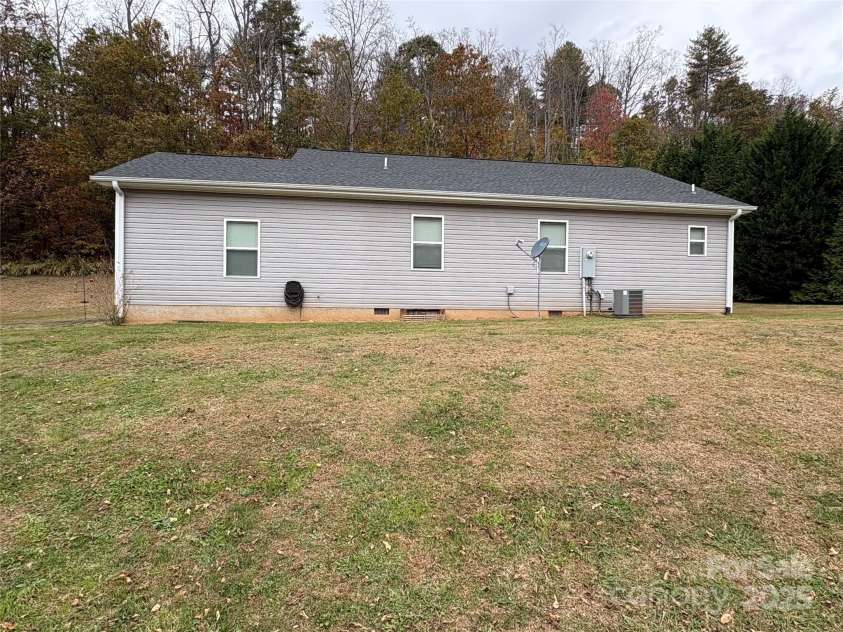 10 Scarlett Ridge Drive, Marshall, NC 28753.  MLS# CAR4317655, YatesRealty ID 3375. 