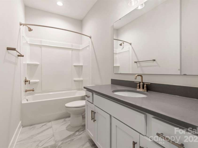 429 Nathaniel Way, Charlotte, NC 28213.  MLS# CAR4183043, YatesRealty ID 3375. Bath 2
