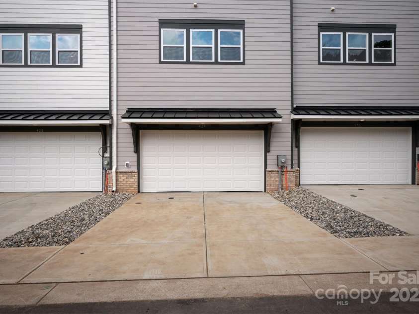 429 Nathaniel Way, Charlotte, NC 28213.  MLS# CAR4183043, YatesRealty ID 3375. Driveway Parking