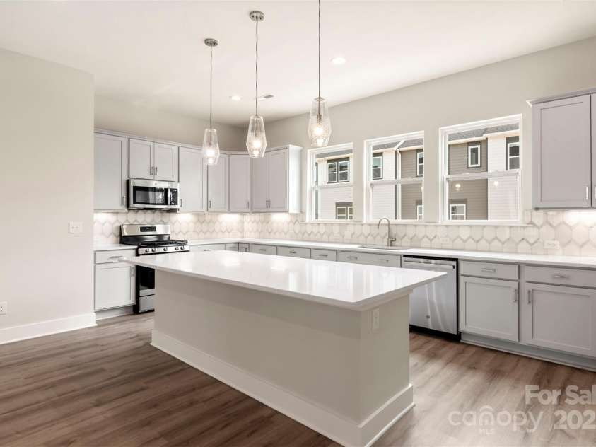 429 Nathaniel Way, Charlotte, NC 28213.  MLS# CAR4183043, YatesRealty ID 3375. Kitchen