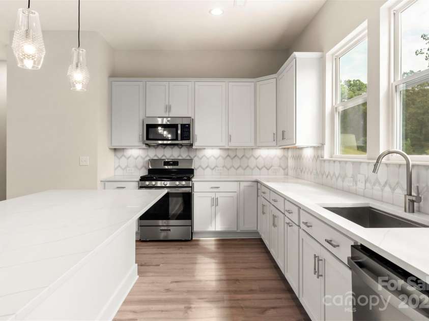 429 Nathaniel Way, Charlotte, NC 28213.  MLS# CAR4183043, YatesRealty ID 3375. Kitchen