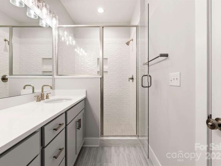 429 Nathaniel Way, Charlotte, NC 28213.  MLS# CAR4183043, YatesRealty ID 3375. Premier Bath