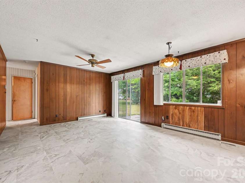 207 Sills Drive, Salisbury, NC 28146.  MLS# CAR4396186, YatesRealty ID 33751. 