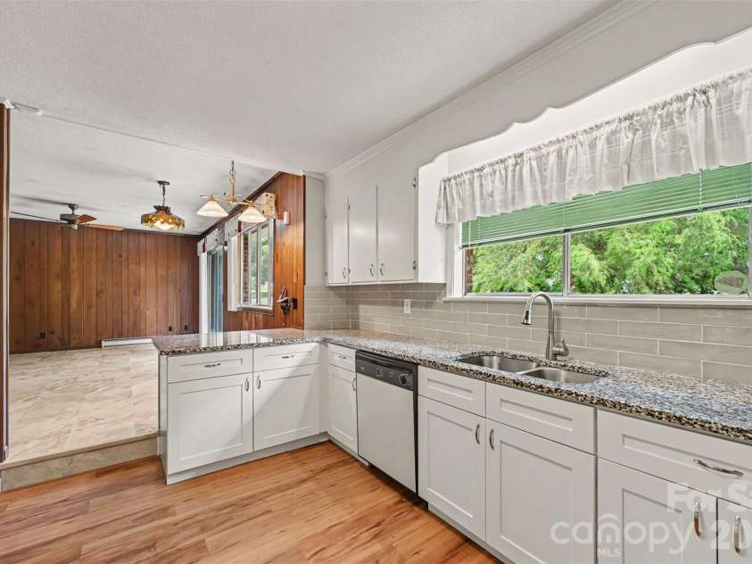 207 Sills Drive, Salisbury, NC 28146.  MLS# CAR4396186, YatesRealty ID 33751. 