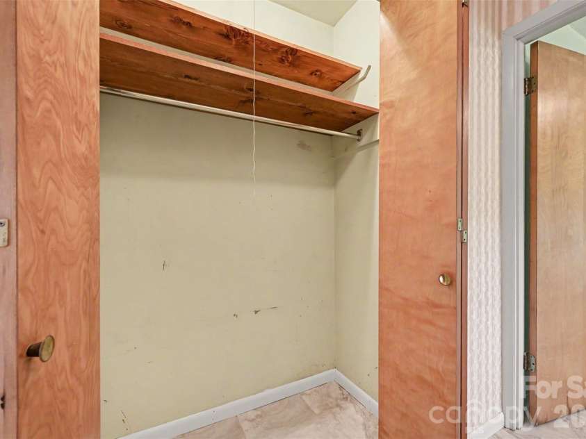207 Sills Drive, Salisbury, NC 28146.  MLS# CAR4396186, YatesRealty ID 33751. 