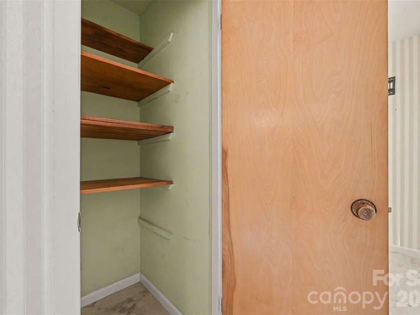 207 Sills Drive, Salisbury, NC 28146.  MLS# CAR4396186, YatesRealty ID 33751. 