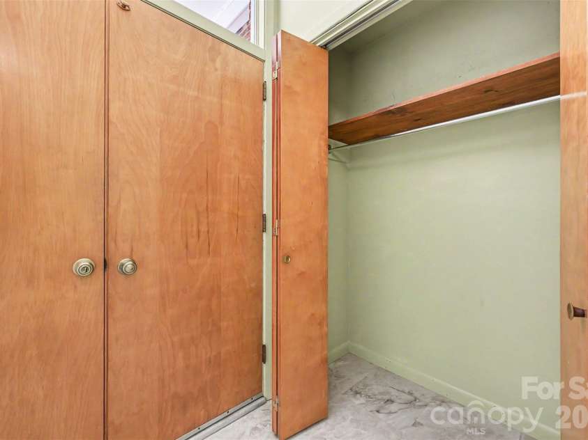 207 Sills Drive, Salisbury, NC 28146.  MLS# CAR4396186, YatesRealty ID 33751. 