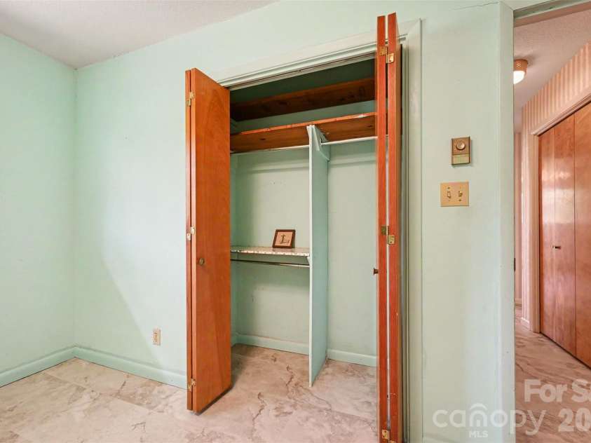 207 Sills Drive, Salisbury, NC 28146.  MLS# CAR4396186, YatesRealty ID 33751. 