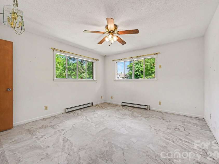 207 Sills Drive, Salisbury, NC 28146.  MLS# CAR4396186, YatesRealty ID 33751. 
