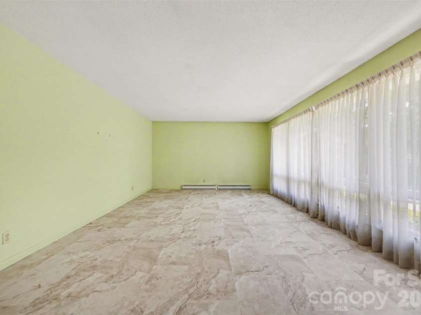 207 Sills Drive, Salisbury, NC 28146.  MLS# CAR4396186, YatesRealty ID 33751. 