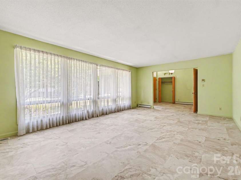 207 Sills Drive, Salisbury, NC 28146.  MLS# CAR4396186, YatesRealty ID 33751. 
