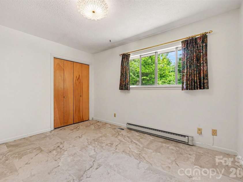 207 Sills Drive, Salisbury, NC 28146.  MLS# CAR4396186, YatesRealty ID 33751. 