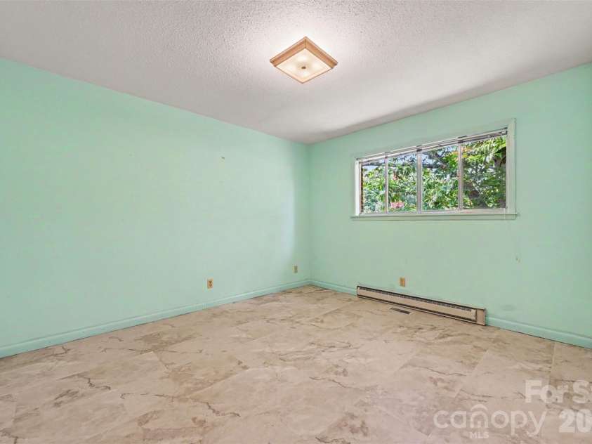 207 Sills Drive, Salisbury, NC 28146.  MLS# CAR4396186, YatesRealty ID 33751. 
