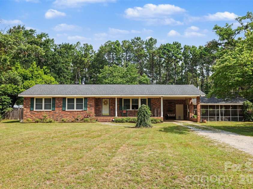 6774 Woodhaven Road, Kershaw, SC 29067.  MLS# CAR4394600, YatesRealty ID 33752. 