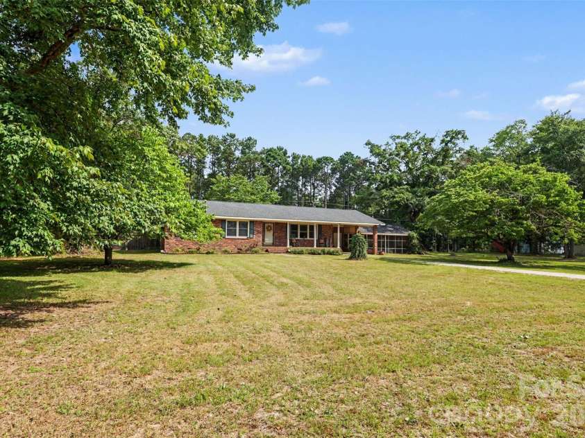 6774 Woodhaven Road, Kershaw, SC 29067.  MLS# CAR4394600, YatesRealty ID 33752. 
